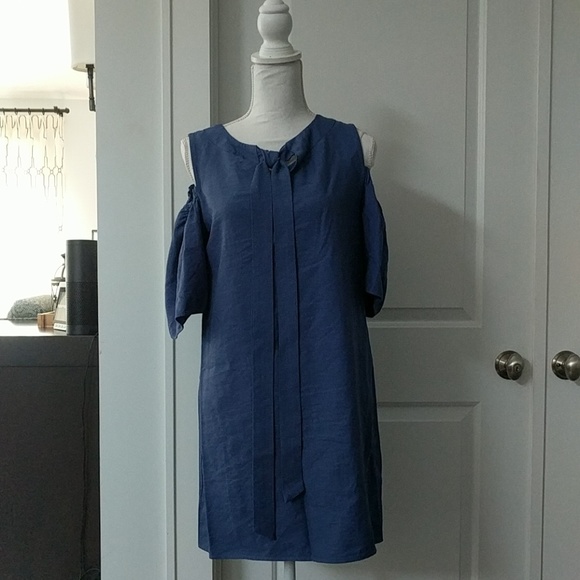 Cold shoulder tie keyhole neckline Unique! 👗 - Picture 7 of 9